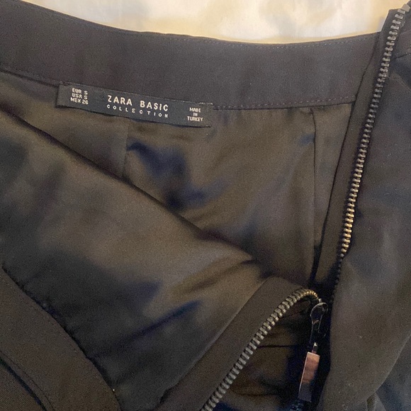 Zara • Basic Black Ruffle Mini Skirt - Picture 3 of 4